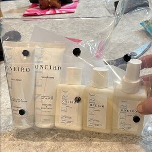 Oneiro Sunchasers Travel Toiletry Set - Cream & Pale Blue